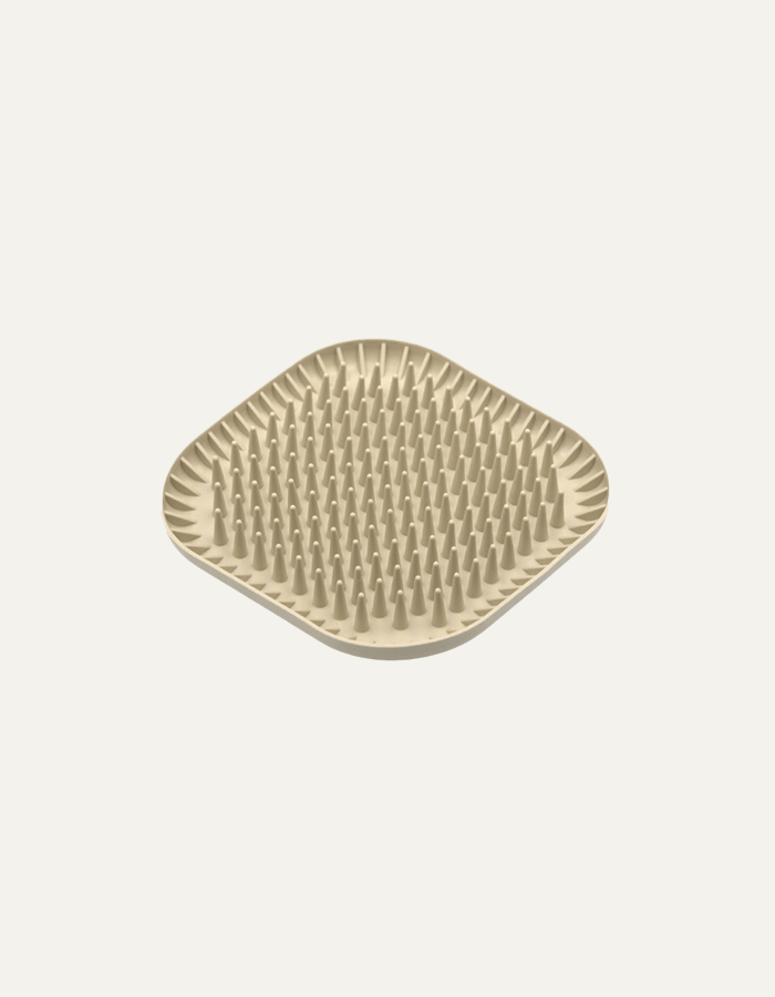 Slow eating mat for dogs and cats