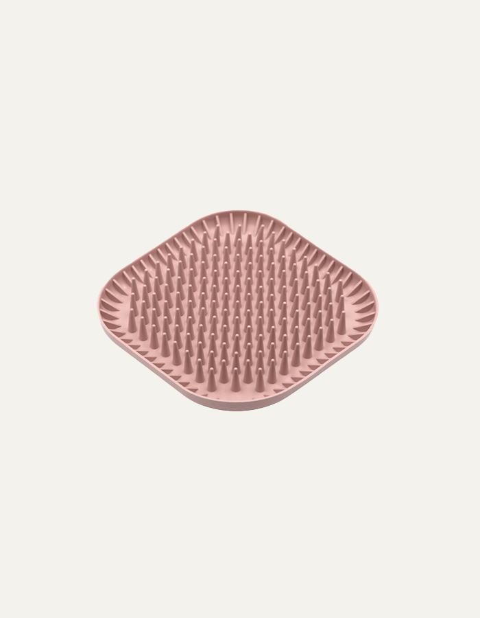 Slow eating mat for dogs and cats