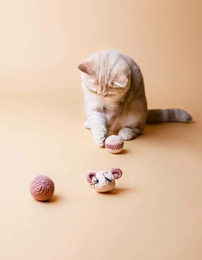 Crochet cat toys set GATO beige & brown